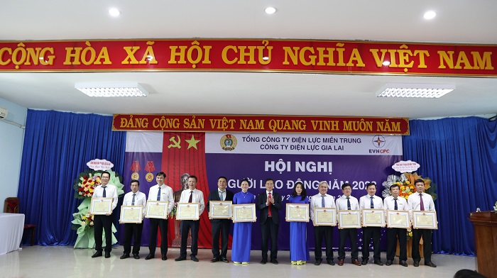 Nhiều đơn vị thuộc EVNCPC hoàn thành xuất sắc nhiệm vụ trong năm 2022 Nhiều đơn vị thuộc EVNCPC hoàn thành xuất sắc nhiệm vụ trong năm 2022