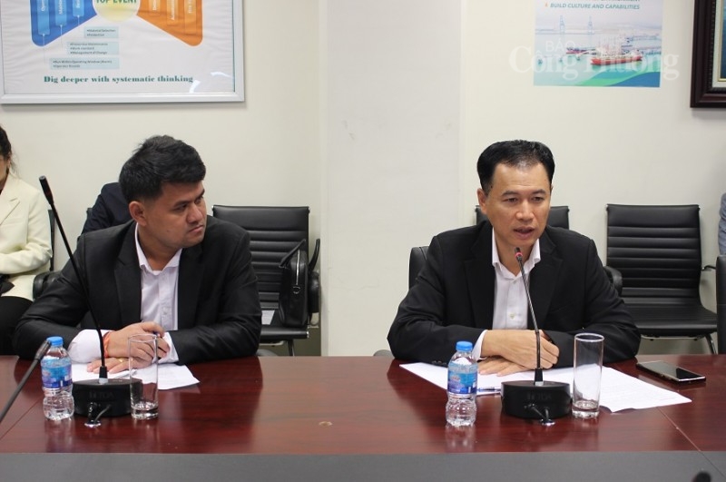 Bộ trưởng Bộ Công Thương Lào thăm quan Nhà máy Lọc hóa dầu Nghi Sơn Thanh Hóa. Bộ trưởng Bộ Công Thương Lào thăm quan Nhà máy Lọc hóa dầu Nghi Sơn Thanh Hóa.