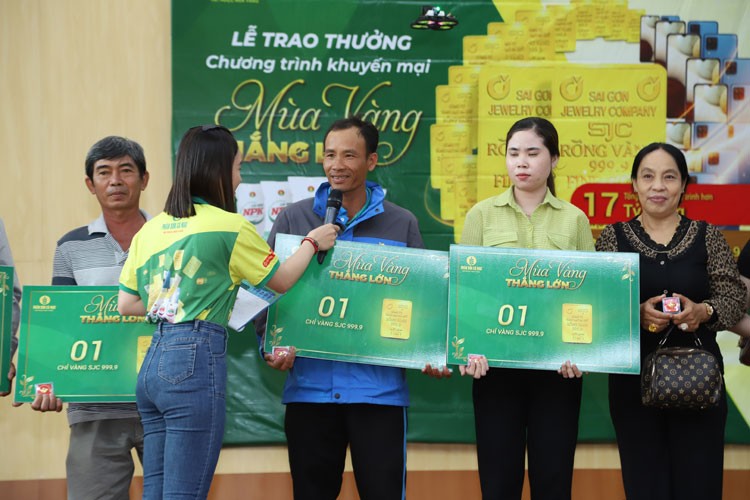 “May mắn ngập tràn cùng Mùa Vàng thắng lớn” “May mắn ngập tràn cùng Mùa Vàng thắng lớn”