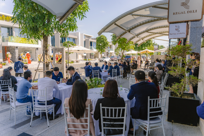 Biệt thự full nội thất Regal Victoria Elizabeth Edition đã có chủ nhân trong ngày ra mắt Biệt thự full nội thất Regal Victoria Elizabeth Edition đã có chủ nhân trong ngày ra mắt