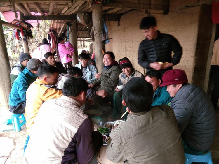 Lên Bản Mông vùng cao Bắc Hà ăn lợn Tết Lên Bản Mông vùng cao Bắc Hà ăn lợn Tết