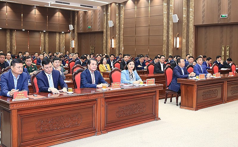 Hội nghị tổng kết công tác kiểm tra, giám sát năm 2022, triển khai nhiệm vụ năm 2023 do Thành ủy Hà Nội tổ chức sáng 27/12. Hội nghị tổng kết công tác kiểm tra, giám sát năm 2022, triển khai nhiệm vụ năm 2023 do Thành ủy Hà Nội tổ chức sáng 27/12.