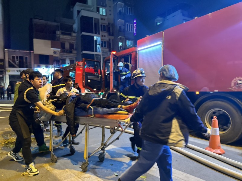 Cháy lớn tại cửa hàng sửa xe phố Hoàng Công Chất- Hà Nội