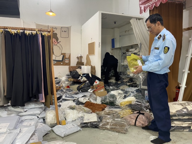 Đắk Lắk: Phát hiện cơ sở kinh doanh hàng hóa không rõ nguồn gốc, xuất xứ trên sàn thương mại điện tử Đắk Lắk: Phát hiện cơ sở kinh doanh hàng hóa không rõ nguồn gốc, xuất xứ trên sàn thương mại điện tử