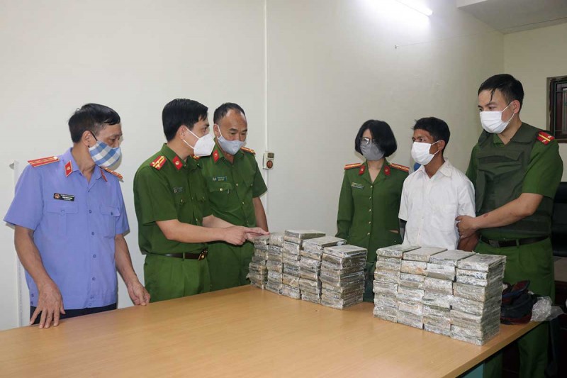 Bộ Công An: Xử lý tội phạm ma tuý với phương châm “không bắt khúc giữa” Bộ Công An: Xử lý tội phạm ma tuý với phương châm “không bắt khúc giữa”