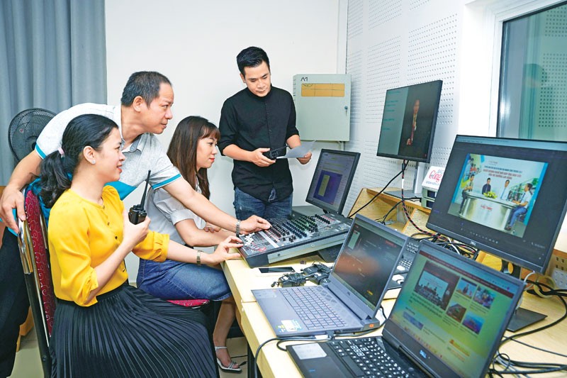 Chuyển đổi số trong báo chí: Quan trọng nhất là yếu tố con người Chuyển đổi số trong báo chí: Quan trọng nhất là yếu tố con người