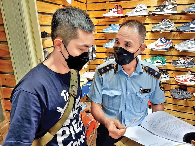 Đấu tranh chống buôn lậu, gian lận thương mại: Không có "vùng cấm" Đấu tranh chống buôn lậu, gian lận thương mại: Không có "vùng cấm"