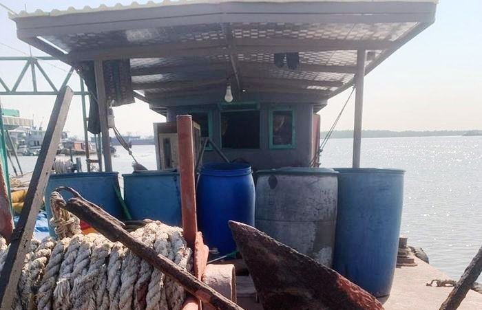 Tàu chứa hơn 700 lít dầu Diesel không rõ nguồn gốc bị phát hiện