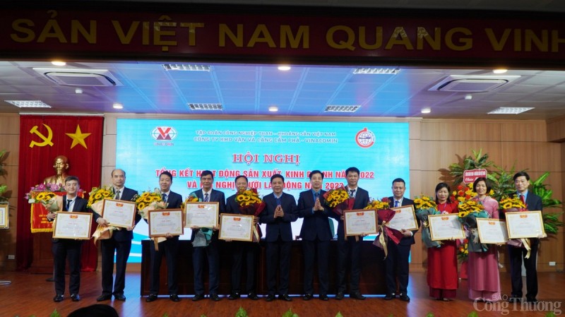 Các tập thể nhận bằng khen vì đã có thành tích tốt trong năm 2022 Các tập thể nhận bằng khen vì đã có thành tích tốt trong năm 2022