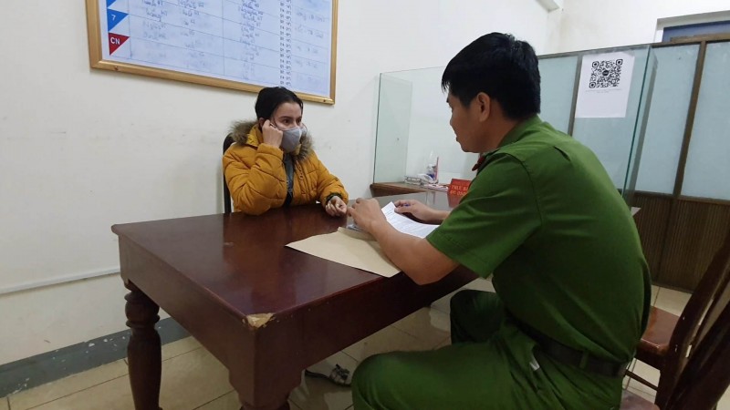 Đối tượng, Hà Thị Trang tại cơ quan Công an. Ảnh: CACC Đối tượng, Hà Thị Trang tại cơ quan Công an. Ảnh: CACC