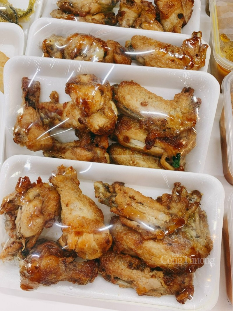 Còn nhiều nguy cơ mất an toàn thực phẩm tại bếp ăn tập thể Còn nhiều nguy cơ mất an toàn thực phẩm tại bếp ăn tập thể