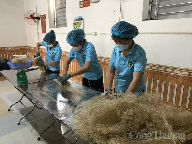 Còn nhiều nguy cơ mất an toàn thực phẩm tại bếp ăn tập thể Còn nhiều nguy cơ mất an toàn thực phẩm tại bếp ăn tập thể