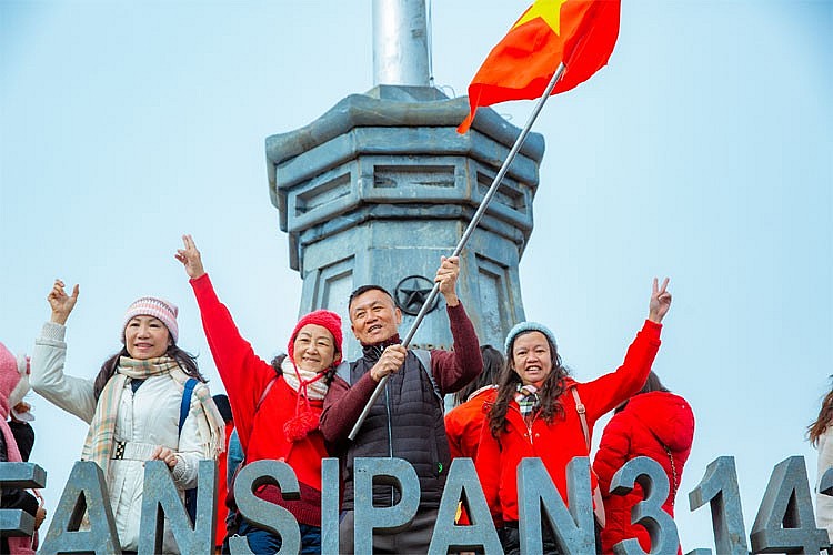 Cầu hôn trên đỉnh Fansipan và muôn kiểu đón năm mới ở Sun World Cầu hôn trên đỉnh Fansipan và muôn kiểu đón năm mới ở Sun World