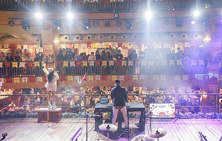 Cầu hôn trên đỉnh Fansipan và muôn kiểu đón năm mới ở Sun World Cầu hôn trên đỉnh Fansipan và muôn kiểu đón năm mới ở Sun World