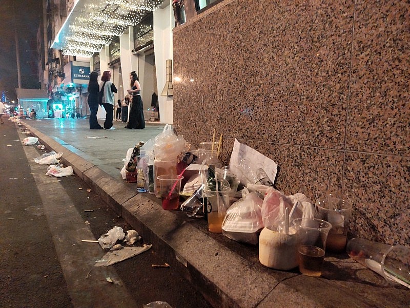 Mặt đất trở thành thùng chứa rác khổng lồ Mặt đất trở thành thùng chứa rác khổng lồ