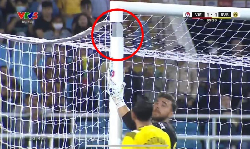 Tổng Cục trưởng trực tiếp chỉ đạo vệ sinh ghế ngồi sân vận động Mỹ Đình: Thật đáng buồn! Tổng Cục trưởng trực tiếp chỉ đạo vệ sinh ghế ngồi sân vận động Mỹ Đình: Thật đáng buồn!