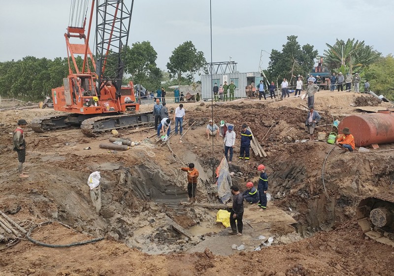 Vụ bé trai rơi xuống trụ bê tông: Làm rõ trách nhiệm của các đơn vị liên quan Vụ bé trai rơi xuống trụ bê tông: Làm rõ trách nhiệm của các đơn vị liên quan