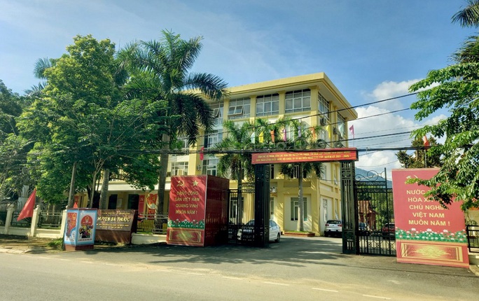 Trần tình bất ngờ của Trưởng phòng một huyện ở Thanh Hóa có 2 con riêng - Ảnh 2. Trần tình bất ngờ của Trưởng phòng một huyện ở Thanh Hóa có 2 con riêng - Ảnh 2.