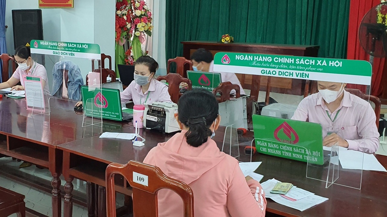 Năm 2030 hướng đến 100% người nghèo đủ điều kiện tiếp cận dịch vụ tài chính