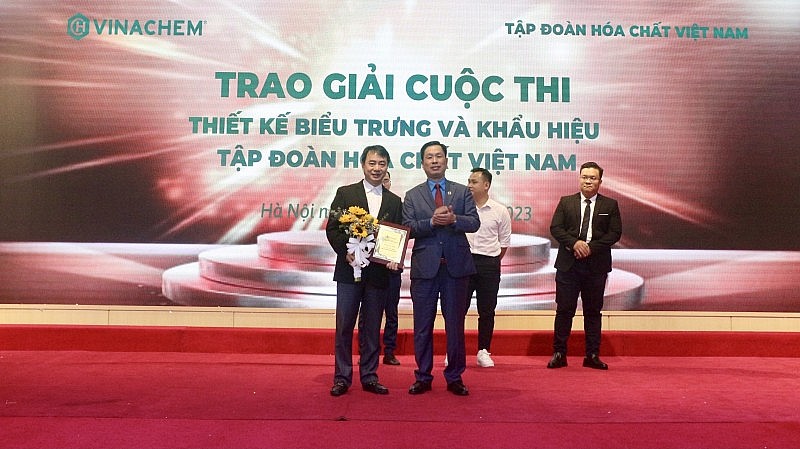 Trao giải cuộc thi thiết kế biểu trưng (logo) và khẩu hiệu (slogan) Tập đoàn Hóa chất Việt Nam