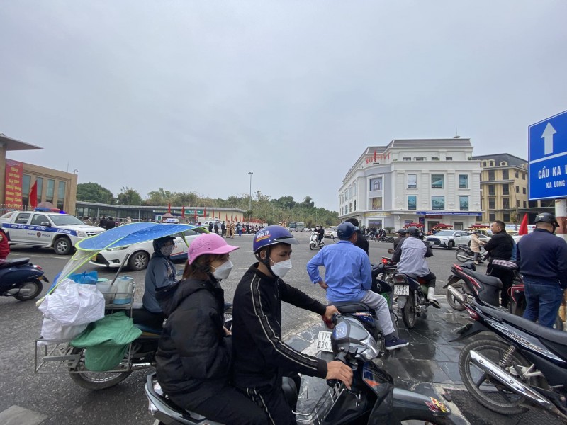 Đường phố tại TP Móng Cái cũng đã bắt đầu tấp nập trở lại