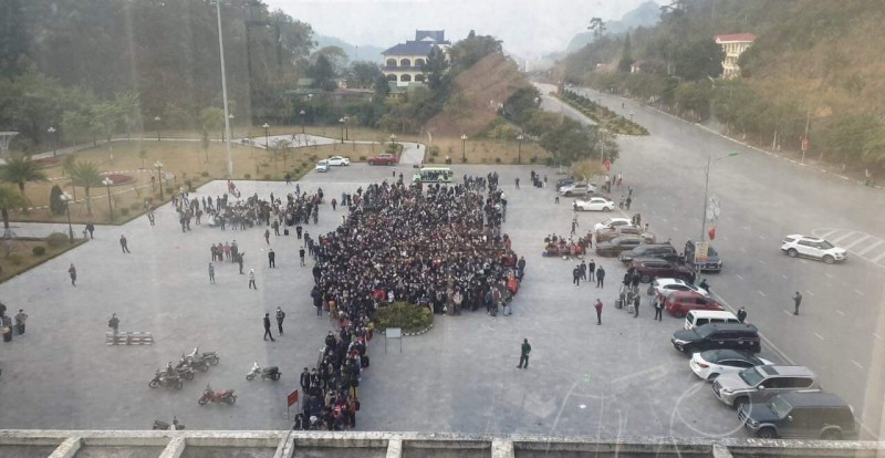 Những hình ảnh đầu tiên tại Cửa khẩu quốc tế Hữu Nghị sáng 1/8/2023 Những hình ảnh đầu tiên tại Cửa khẩu quốc tế Hữu Nghị sáng 1/8/2023