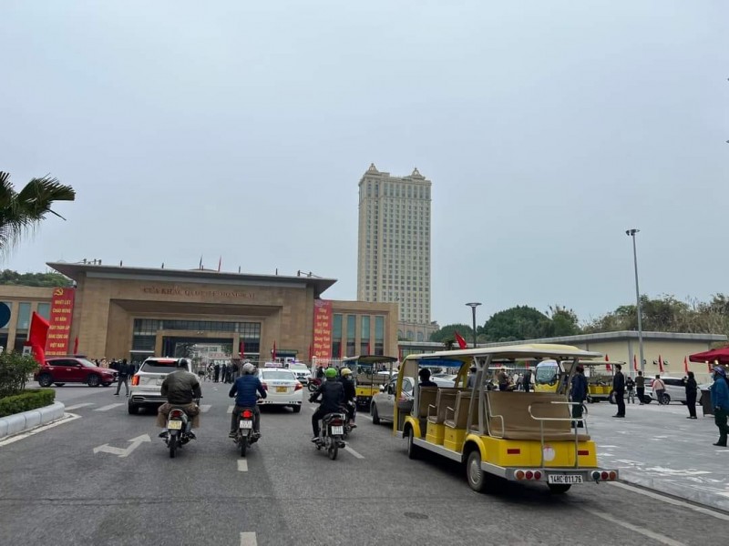 Dịch vụ chở khách cũng sôi động trở lại sau chuỗi ngày dài trầm lắng