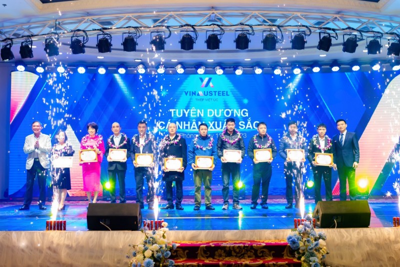 Công ty Liên doanh sản xuất thép Vinausteel: Vượt khó khăn để gặt hái thành công rực rỡ Công ty Liên doanh sản xuất thép Vinausteel: Vượt khó khăn để gặt hái thành công rực rỡ