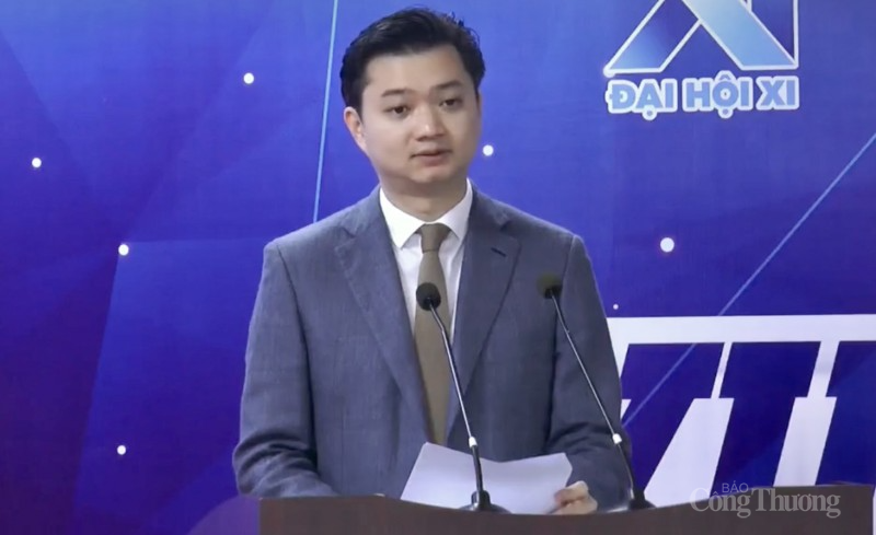 Đồng chí Nguyễn Minh Triết, Bí thư Ban Chấp hành Trung ương Đoàn, Chủ tịch Trung ương Hội Sinh viên Việt Nam phát biểu trong lễ ký kết hợp tác Đồng chí Nguyễn Minh Triết, Bí thư Ban Chấp hành Trung ương Đoàn, Chủ tịch Trung ương Hội Sinh viên Việt Nam phát biểu trong lễ ký kết hợp tác