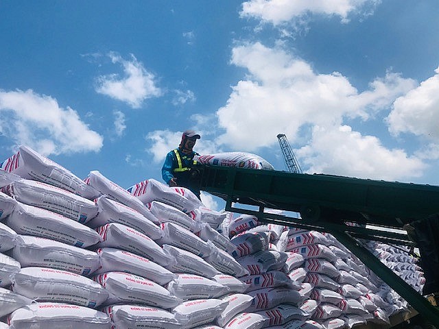 Nỗ lực hoàn thành chỉ tiêu Tập đoàn Dầu khí Việt Nam (Petrovietnam) giao phó với quyết tâm cao nhất, PVCFC đạt doanh thu hơn 16.412 tỷ đồng (111% kế hoạch năm) Nỗ lực hoàn thành chỉ tiêu Tập đoàn Dầu khí Việt Nam (Petrovietnam) giao phó với quyết tâm cao nhất, PVCFC đạt doanh thu hơn 16.412 tỷ đồng (111% kế hoạch năm)