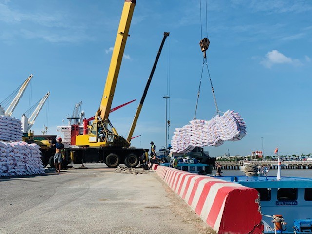 Nền tảng quản lý tốt hệ thống phân phối giúp Phân bón Cà Mau tiếp tục giữ thị trường khu vực, lấn sân một số quốc gia mới với tiềm năng lớn Nền tảng quản lý tốt hệ thống phân phối giúp Phân bón Cà Mau tiếp tục giữ thị trường khu vực, lấn sân một số quốc gia mới với tiềm năng lớn