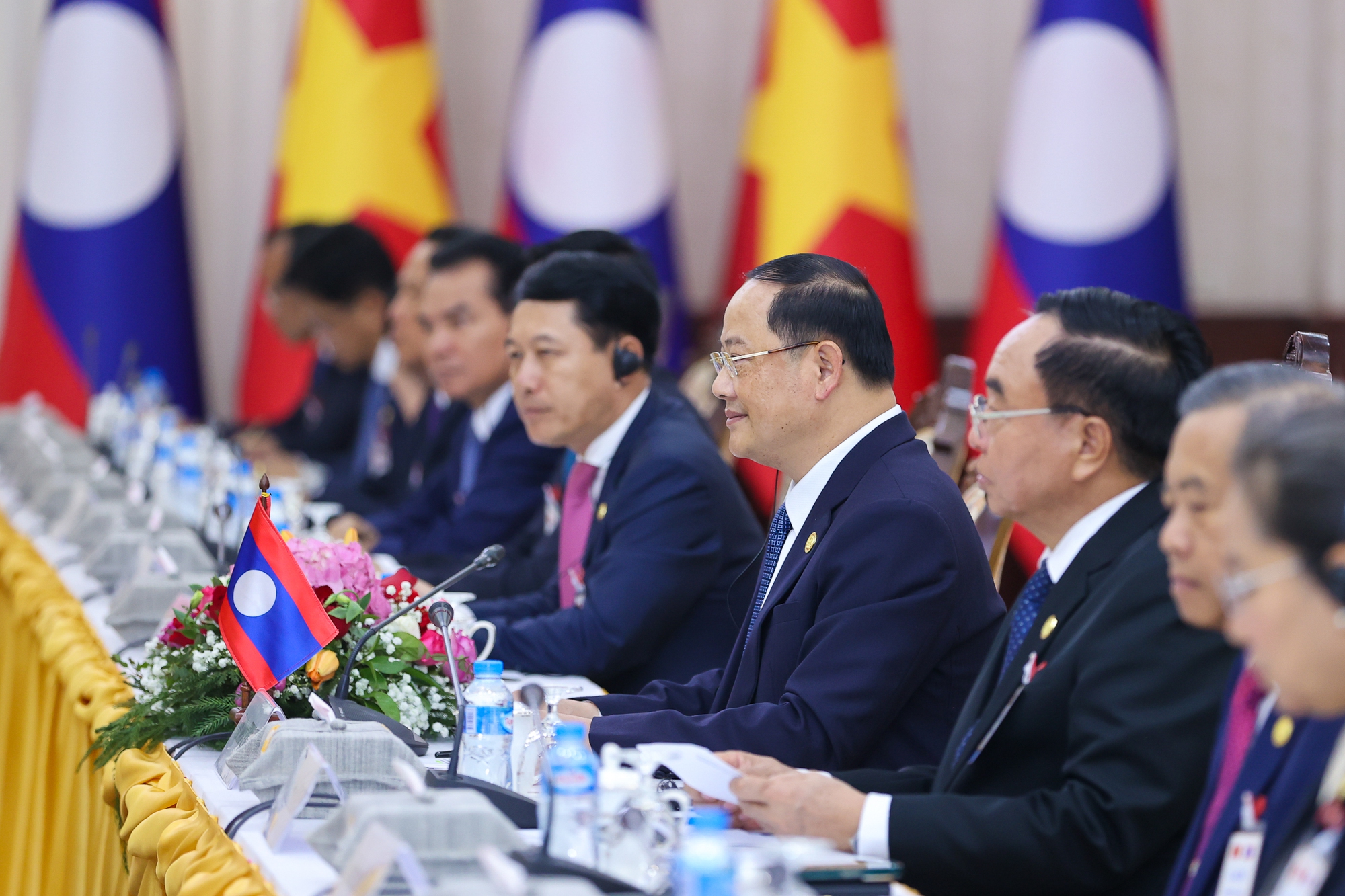 Dành ưu tiên cao nhất cho việc củng cố, vun đắp qua hệ Việt Nam-Lào - Ảnh 3. Dành ưu tiên cao nhất cho việc củng cố, vun đắp qua hệ Việt Nam-Lào - Ảnh 3.