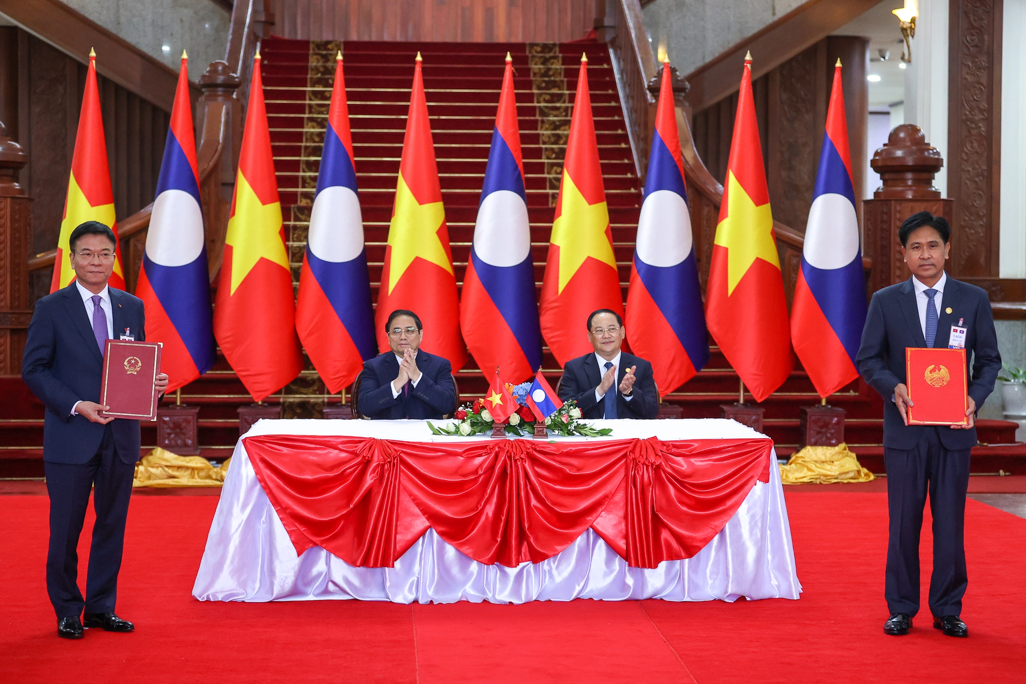 Dành ưu tiên cao nhất cho việc củng cố, vun đắp qua hệ Việt Nam-Lào - Ảnh 5. Dành ưu tiên cao nhất cho việc củng cố, vun đắp qua hệ Việt Nam-Lào - Ảnh 5.