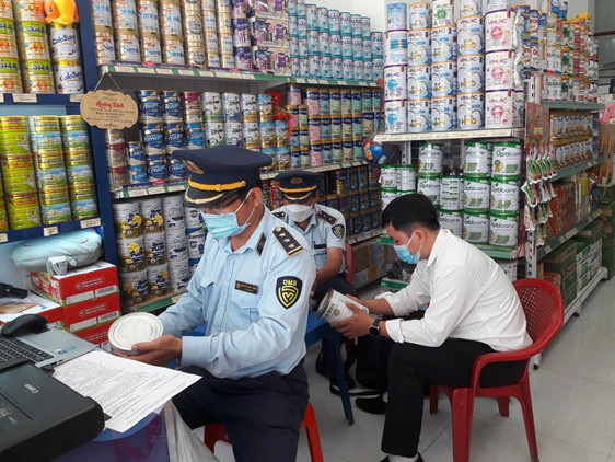 Xử phạt 01 cơ sở buôn bán thực phẩm giả, kém chất lượng tại Tiền Giang gần 25 triệu đồng Xử phạt 01 cơ sở buôn bán thực phẩm giả, kém chất lượng tại Tiền Giang gần 25 triệu đồng