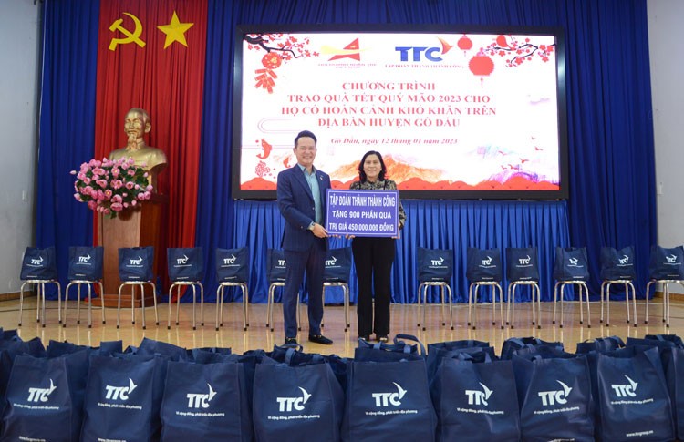 Tập đoàn TTC tặng 900 phần quà cho bà con huyện Gò Dầu, tỉnh Tây Ninh Tập đoàn TTC tặng 900 phần quà cho bà con huyện Gò Dầu, tỉnh Tây Ninh