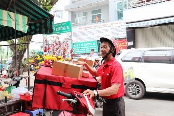 Nhu cầu vận chuyển hàng hóa mùa Tết tăng gấp nhiều lần ngày thường