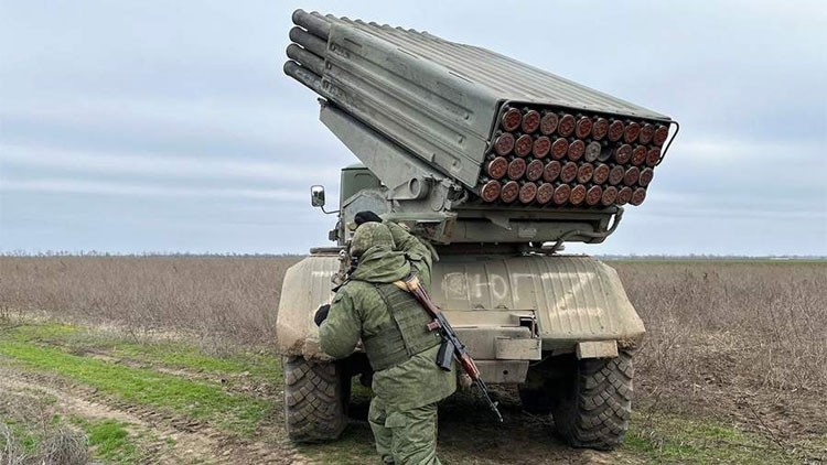 Chiến sự Nga - Ukraine 13/1: Tướng Nga tới Belarus thị sát, Ukraine tuyên bố phản công ở mặt trận miền Đông