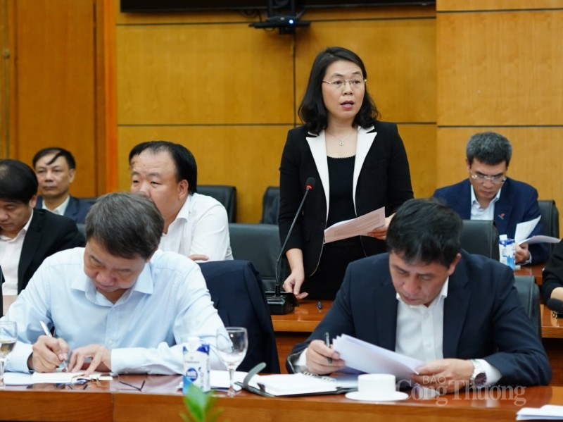 Bà Đỗ Thu Hương -Phó Cục trưởng Cục Xuất nhập khẩu (Bộ Công Thương) Bà Đỗ Thu Hương -Phó Cục trưởng Cục Xuất nhập khẩu (Bộ Công Thương)