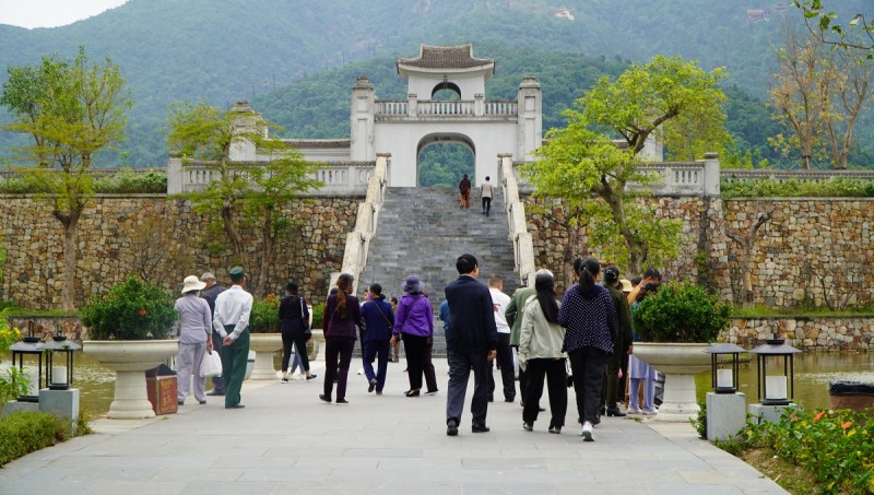 Lễ hội Xuân Yên Tử là sự kiện lớn, quan trọng đầu năm mới sẽ góp phần bảo tồn và phát huy giá trị của di tích, thúc đẩy kinh tế, xã hội của địa phương phát triển Lễ hội Xuân Yên Tử là sự kiện lớn, quan trọng đầu năm mới sẽ góp phần bảo tồn và phát huy giá trị của di tích, thúc đẩy kinh tế, xã hội của địa phương phát triển