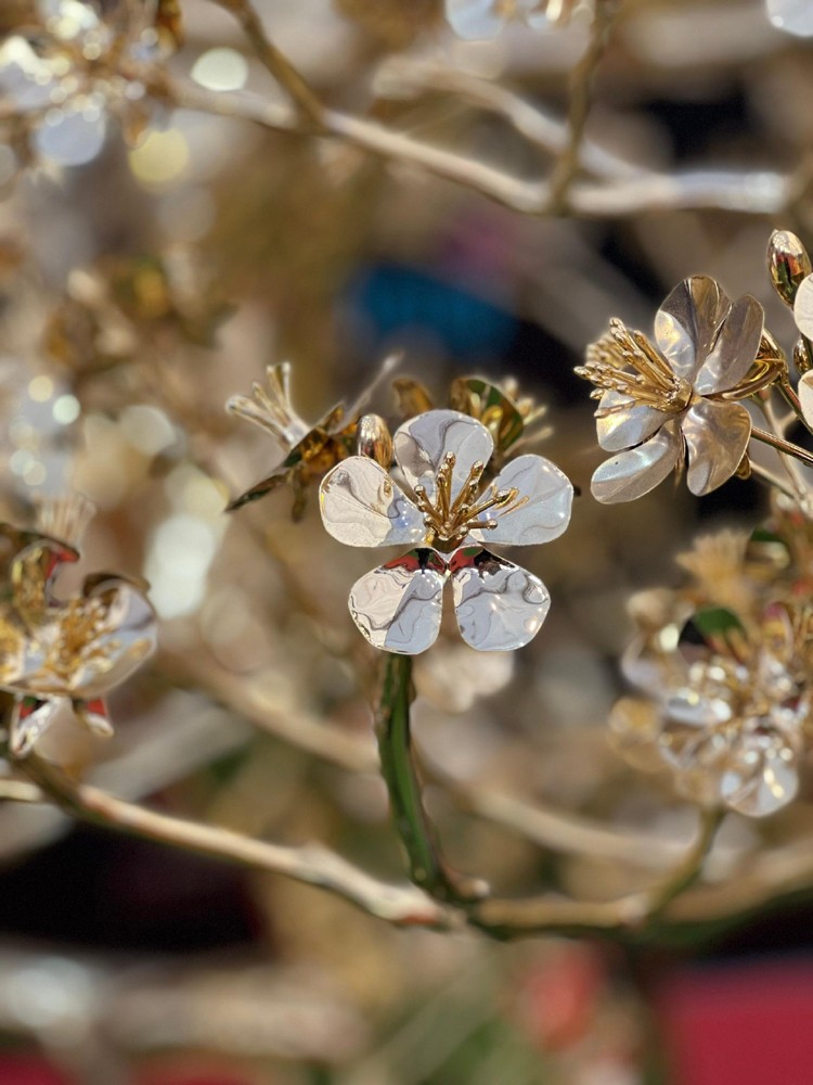 Hàng Tết 2023: Giải mã bí mật Cây mai "vàng" 24K khủng nhất Việt Nam