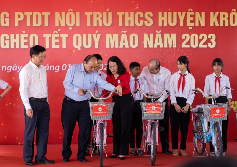 Chủ tịch nước Nguyễn Xuân Phúc thăm, chúc Tết tại tỉnh Đắk Lắk Chủ tịch nước Nguyễn Xuân Phúc thăm, chúc Tết tại tỉnh Đắk Lắk