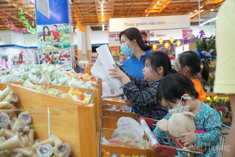 Thị trường Tết Đà Nẵng: Xu hướng người dân mua sắm Tết ở siêu thị tăng Thị trường Tết Đà Nẵng: Xu hướng người dân mua sắm Tết ở siêu thị tăng