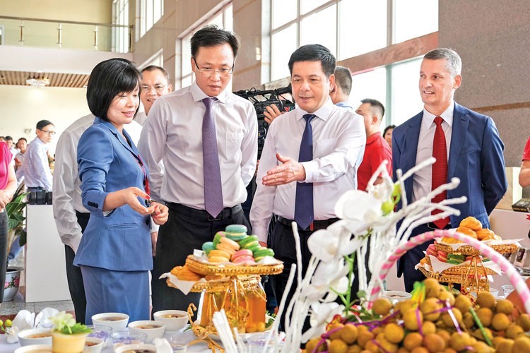 Ngành Công Thương tiếp tục đổi mới, tiến tới thành công Ngành Công Thương tiếp tục đổi mới, tiến tới thành công