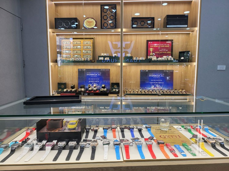 Đồng hồ Tuấn Hưng “bịp” người tiêu dùng: Thương hiệu Bonest Gatti thuộc sở hữu của công ty Trung Quốc