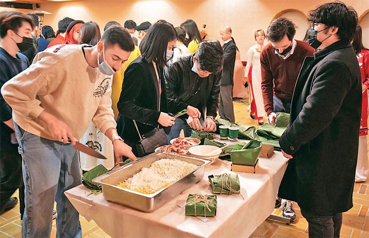 Xuân sum vầy trên đất Pháp