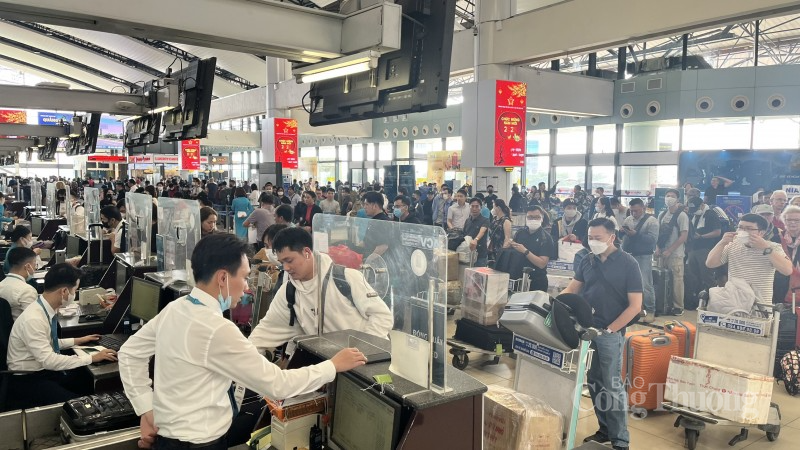 Hành khách qua sân bay Nội Bài tăng cao ngày cận Tết Nguyên đán Hành khách qua sân bay Nội Bài tăng cao ngày cận Tết Nguyên đán