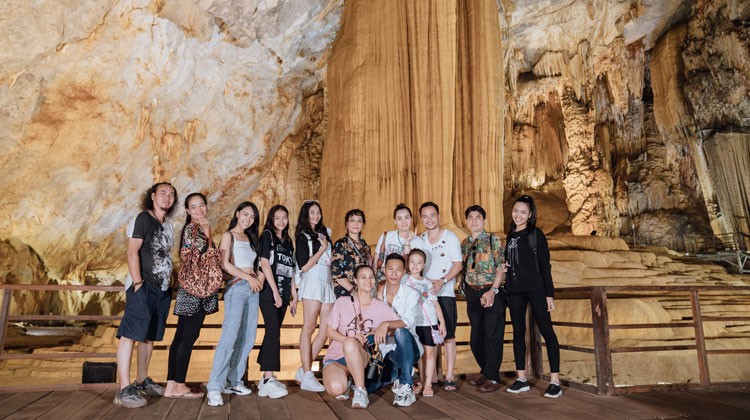 Khám phá “vương quốc hang động"