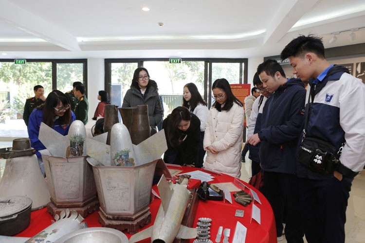 Những ngày tháng Chạp chưa xa Những ngày tháng Chạp chưa xa