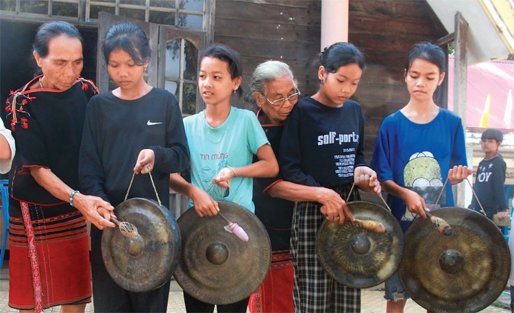 Âm vang cồng chiêng giữa đại ngàn Âm vang cồng chiêng giữa đại ngàn