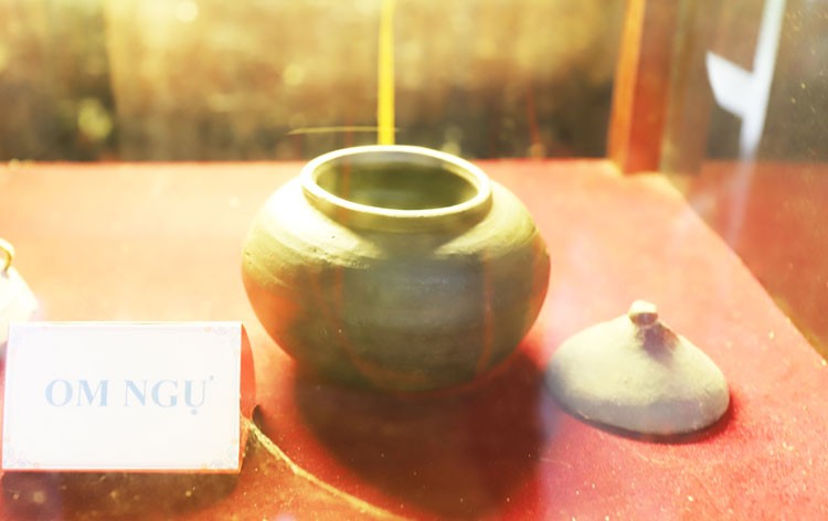 Gặp người tái bản “Om ngự” nấu cơm tiến Vua